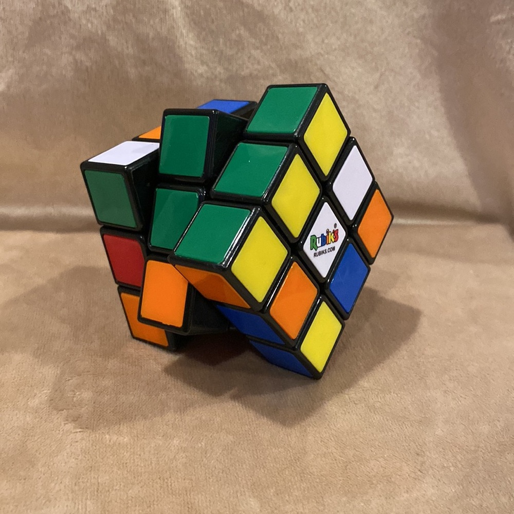 Rubix cube unsolved - Picture 2 of 5